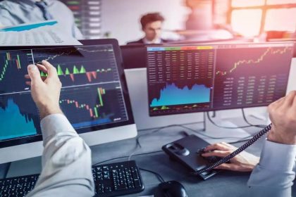 Growth Stocks to Watch: A Look at Infosys and Zomato Share Price