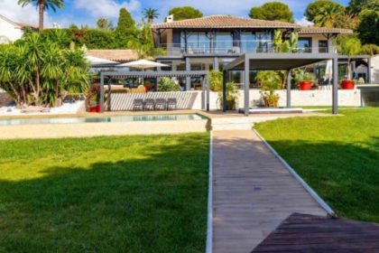 Why Are Villas in Cannes the Ultimate Choice for a Mediterranean Getaway?
